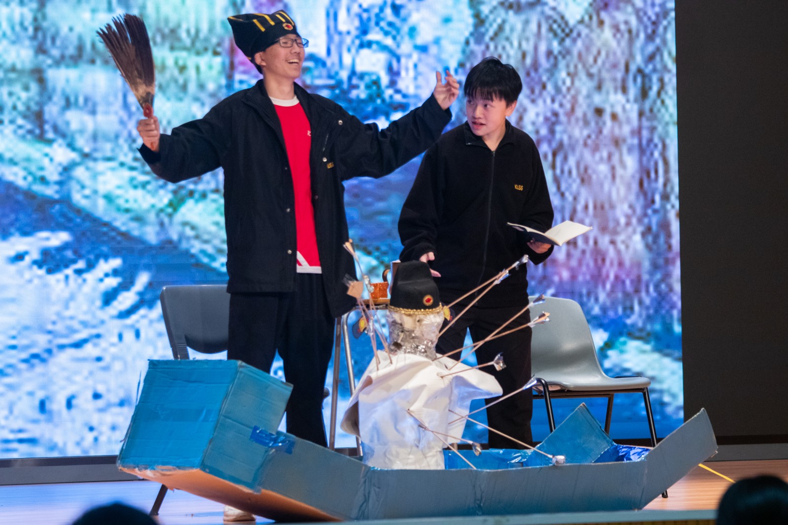 圖9-10：戲劇組學生演出劇目《草船借箭》。